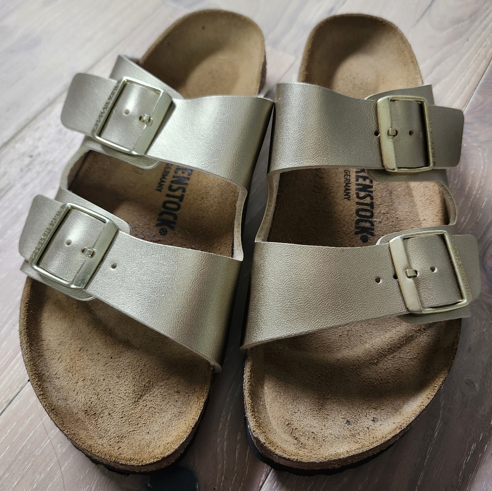 Brand new Birkenstock gold Arizona Birko-Flor